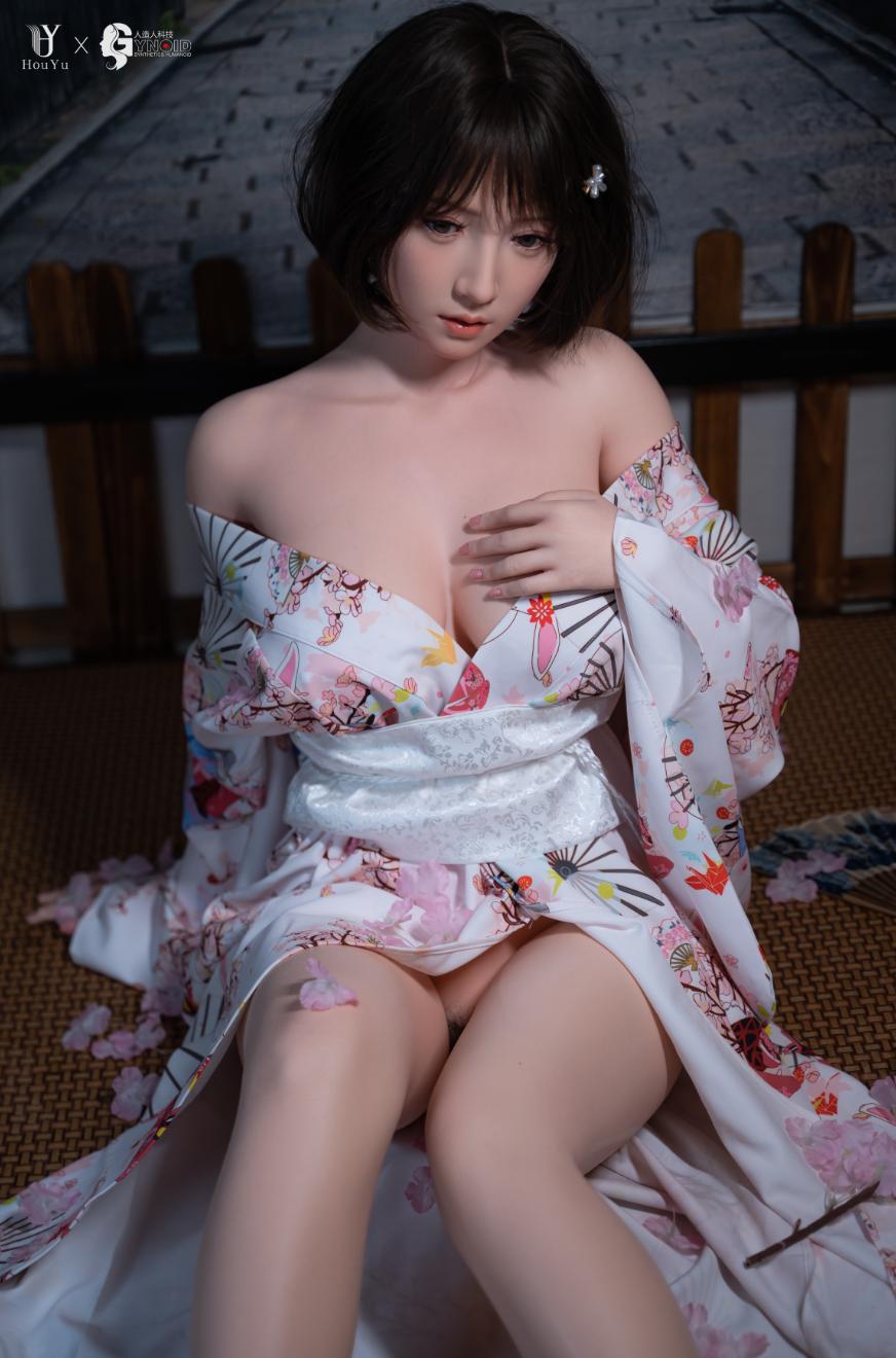 Sex doll Elle (HouYu Doll 150cm F-cup silicone)