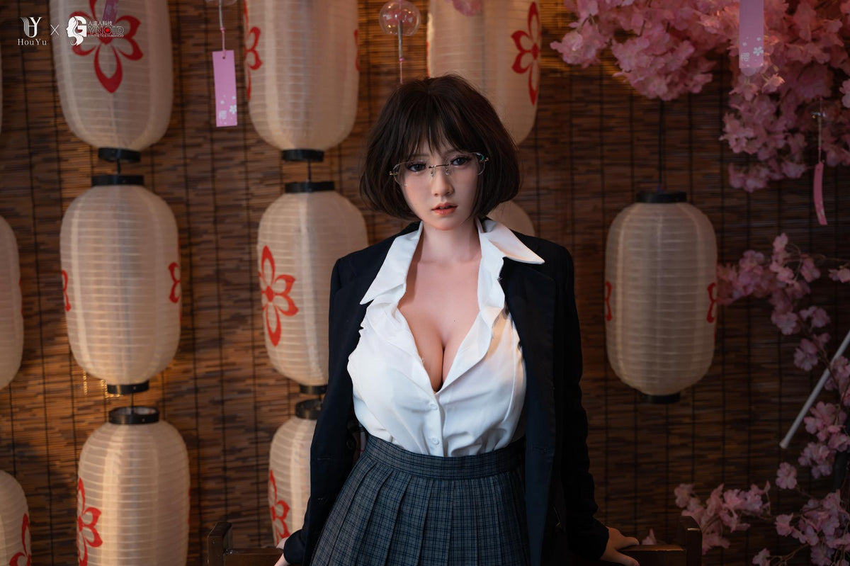 Sex doll Elle (HouYu Doll 150cm F-cup silicone)