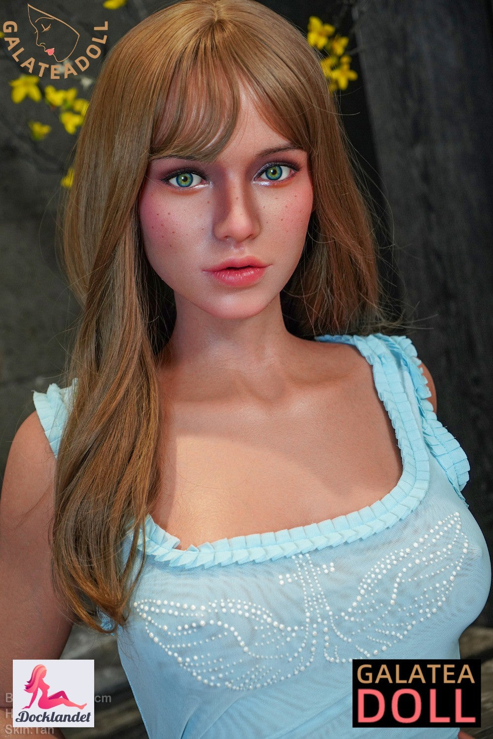 Fiona är en exklusiv docka i verklig storlek från märket Galatea Doll. En 163 cm lång silikon-docka med smala former och bröst med storlek D-kupa. Galatea Doll är en erfaren tillverkare av realistiska sexdockor. Alla Galatea-dockor är utrustade med rörlig käke och realistisk mun (ROS, real oral structure).