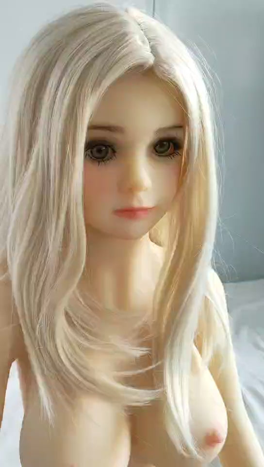 Mirana - eine blonde Miniaturpuppe (DX Value 125 cm d-cup Tpe)