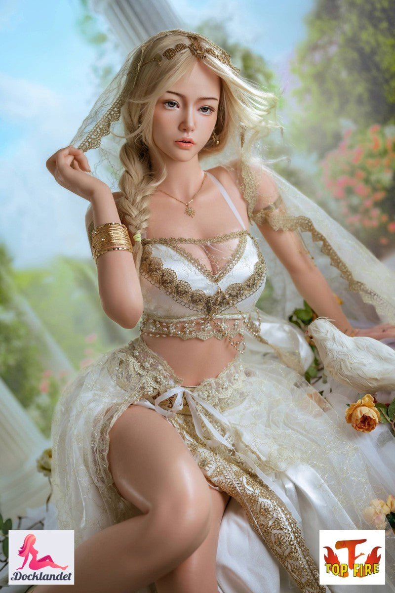 Victoria är en realistisk sexdocka från tillverkaren Top Fire Doll. En 164 cm lång silikon-docka med petit kropp och små bröst (B-kupa). För dig som söker en exklusiv full-size docka av hög kvalitet till ett överkomligt pris är Top Fire Doll helt klart ett märke värt att spana in!&nbsp;